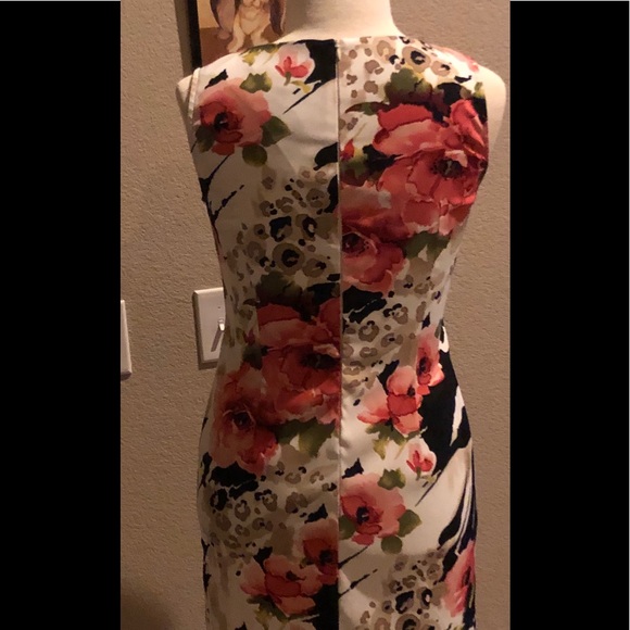 A beautiful flower dress - Picture 2 of 2